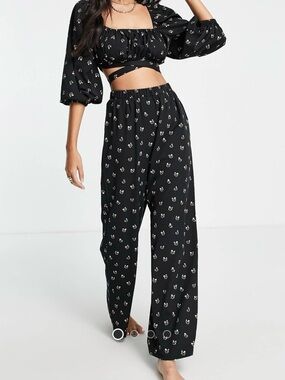 Black Floral Puff Sleeve Crop Top and Pant Set